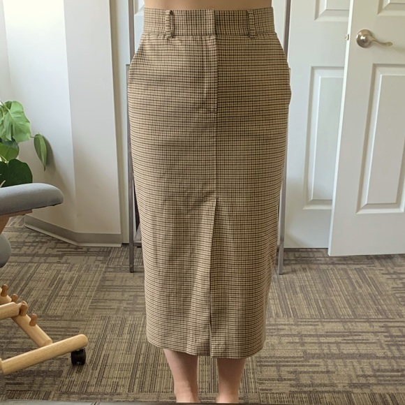 Beautiful midi length Zara skirt with pockets & slit. Brown gingham pattern. - Picture 4 of 10